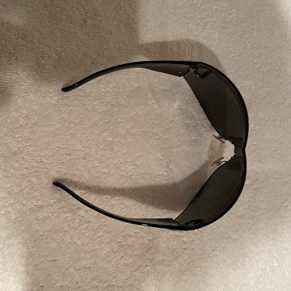 Women’s Dolce and Gabbana New Sunglasses - Picture 5 of 9